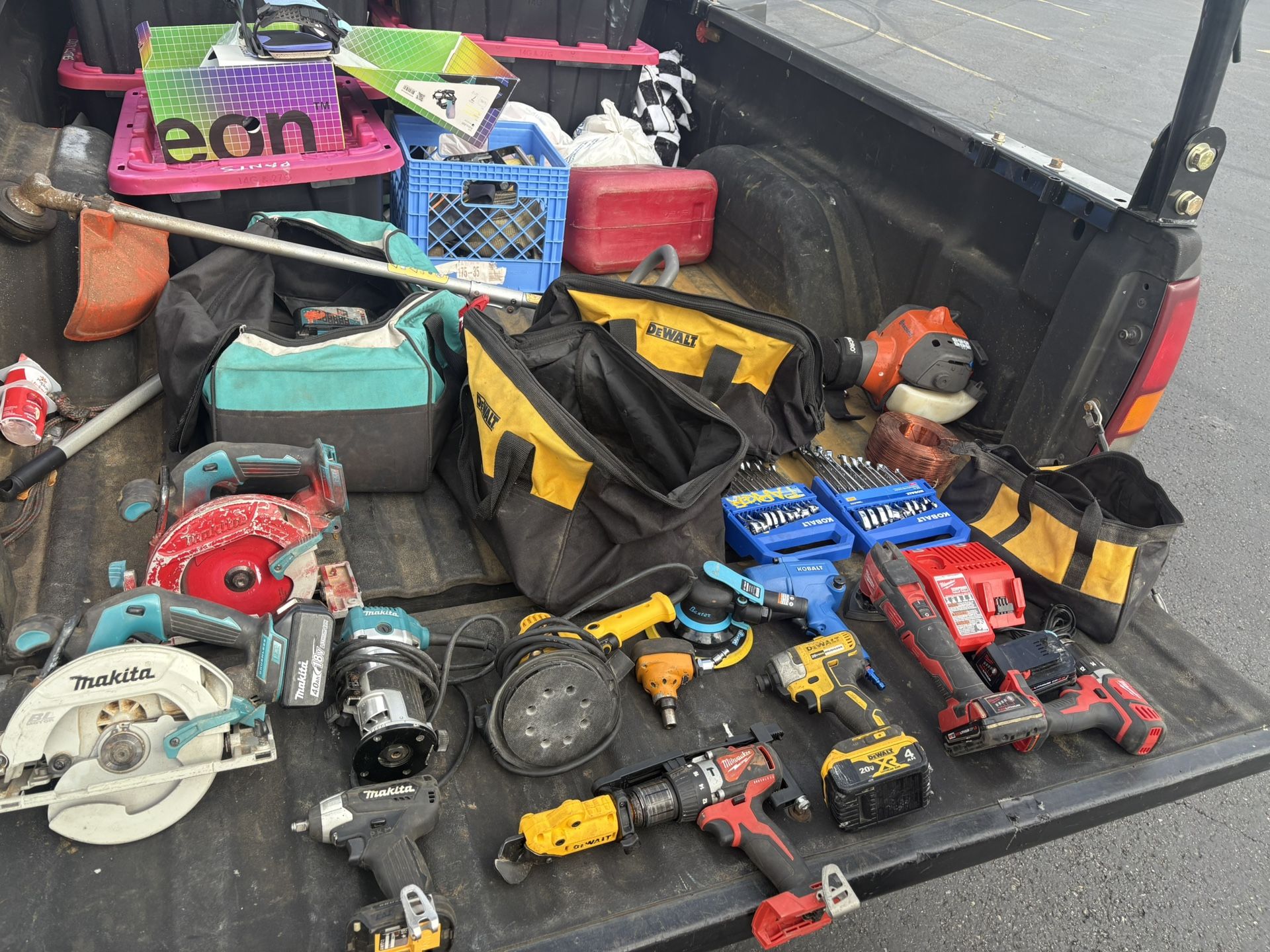 Milwaukee, DeWalt Makita Toula