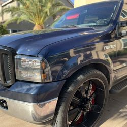 2005 Ford Excursion 2WDV10