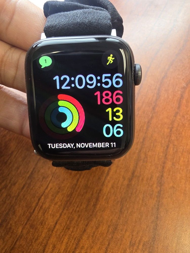 Apple Watch SE with Varity Of Bands