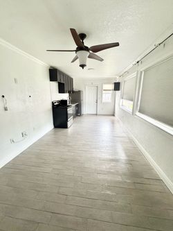 1/1 unit in Hollywood