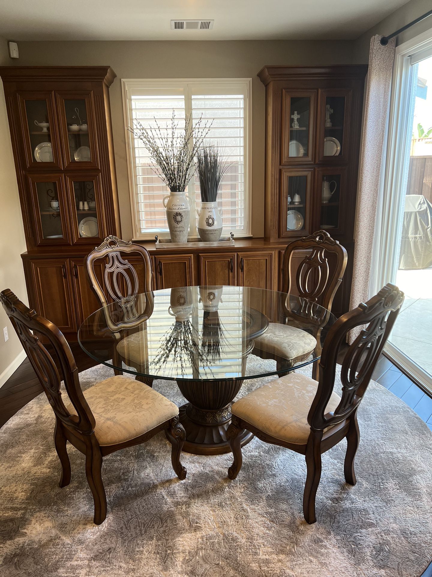 Dinning table With 6 Chairs 