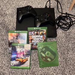 Xbox One 2 remotes, 4 Games (GTA 5 Inc)
