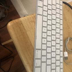 Apple Keyboard 