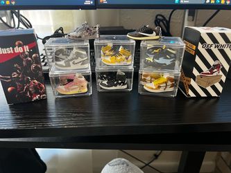 Mini Sneaker Collectors