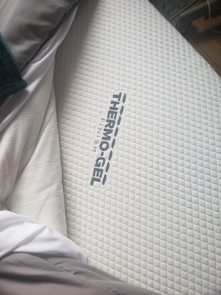 Thermo-gel finish mattress Queen FREE🔥🔥