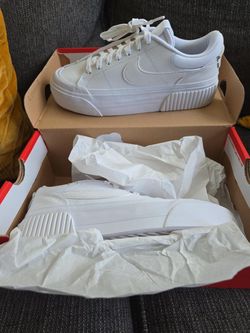 BRAND NEW Nike Court Legacy Lift Women’s Sneakers – Size 7 – All White