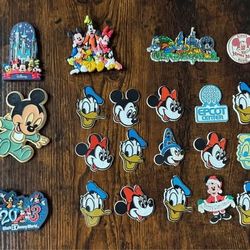 Disney Lot of Mostly Vintage Magnets Mickey Minnie Goofy Donald etc $25 for All