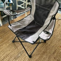 Ozark Trail Oversized Quad Camping Chair, sturdy steel frame, a maximum weight capacity of 400 lbs, and includes a built-in cup holder