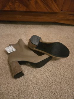 Elastic Material Boots Size 8