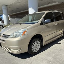 Toyota Sienna wheelchair van LOW miles