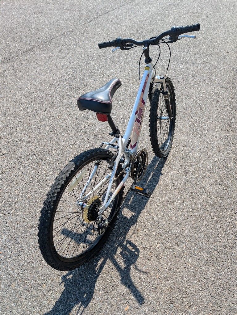 24" Girls 18 Speed