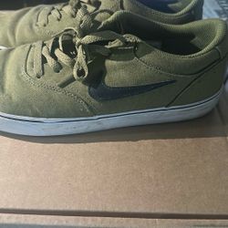Men Nike SB Size 11
