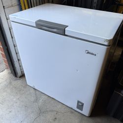 Midea Freezer (7 Cubic Feet)
