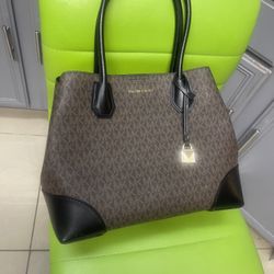 Like New Michael Kors Handbag Price Is Firm 
