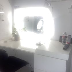 Desk With Led Light / Lid Closes