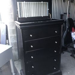 Dresser With Mirror Cubby Lid