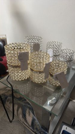 Six pieces of decoration