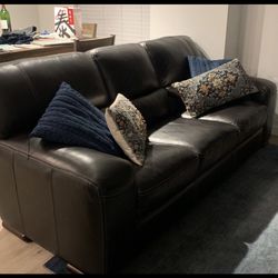 Beautiful Leather Sofa, Hardly Used, No Blemishes