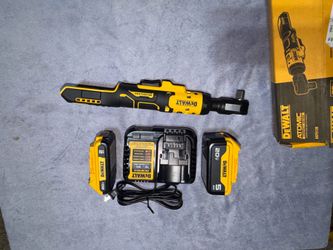 Ratchet DEWALT 20v ATOMIC And Battery Charger kit