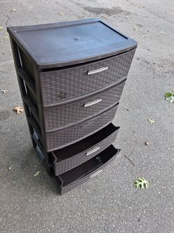 Sterilite plastic dresser