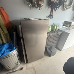 Vissani 7 cu. ft. Convertible Freezer/Fridge