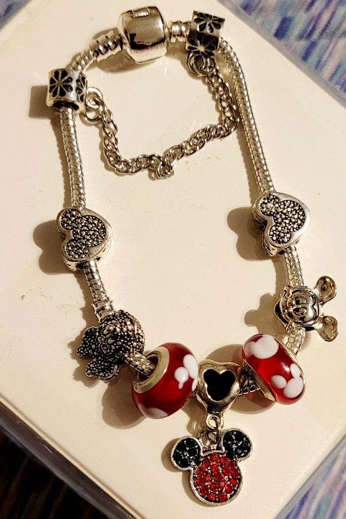 BN DISNEY MINNIE AND MICKEY CHARM BRACELET 