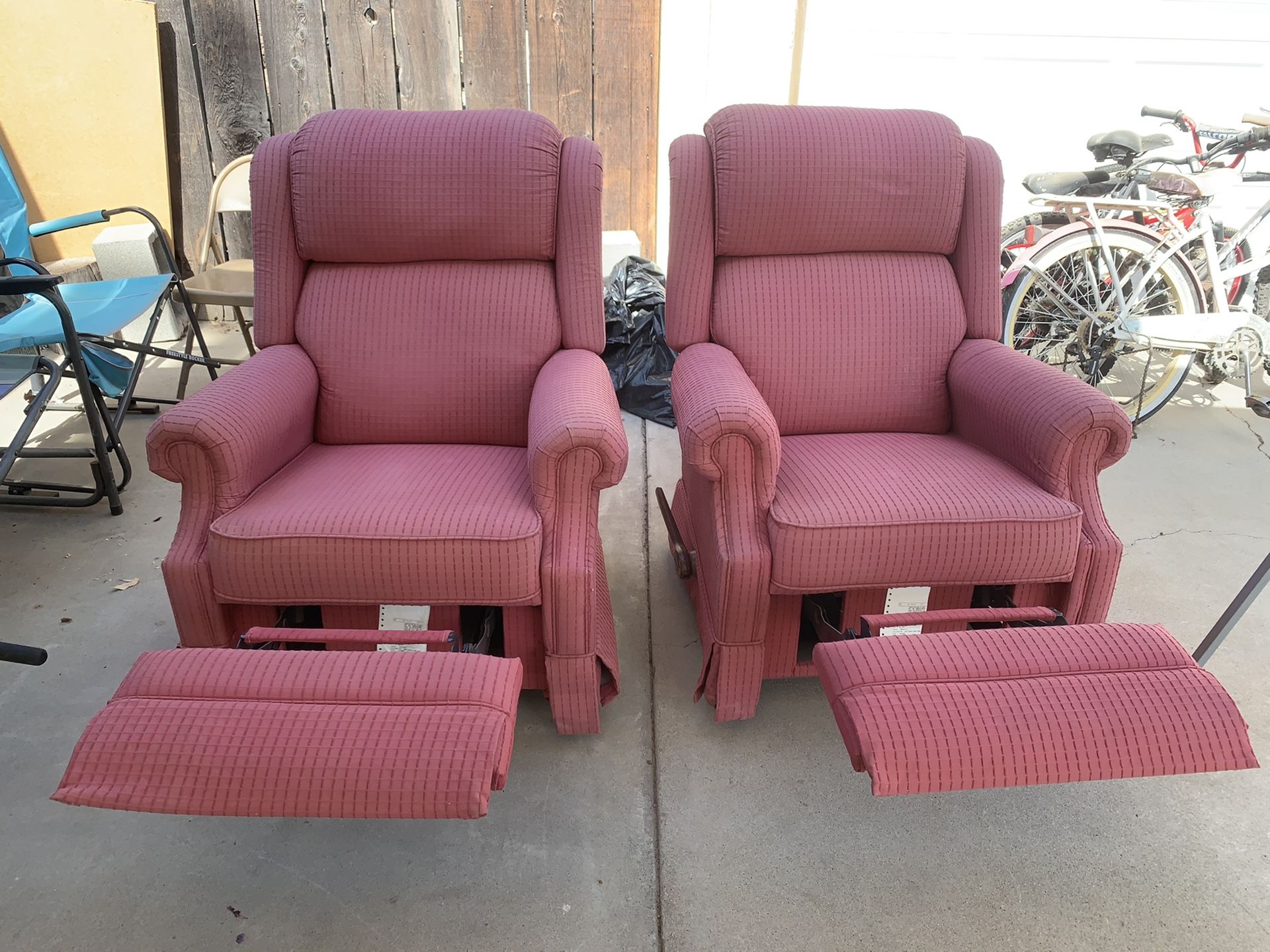 Set of 2 La-Z -Boy Pink Mauve Swivel Rocking Recliners Chairs