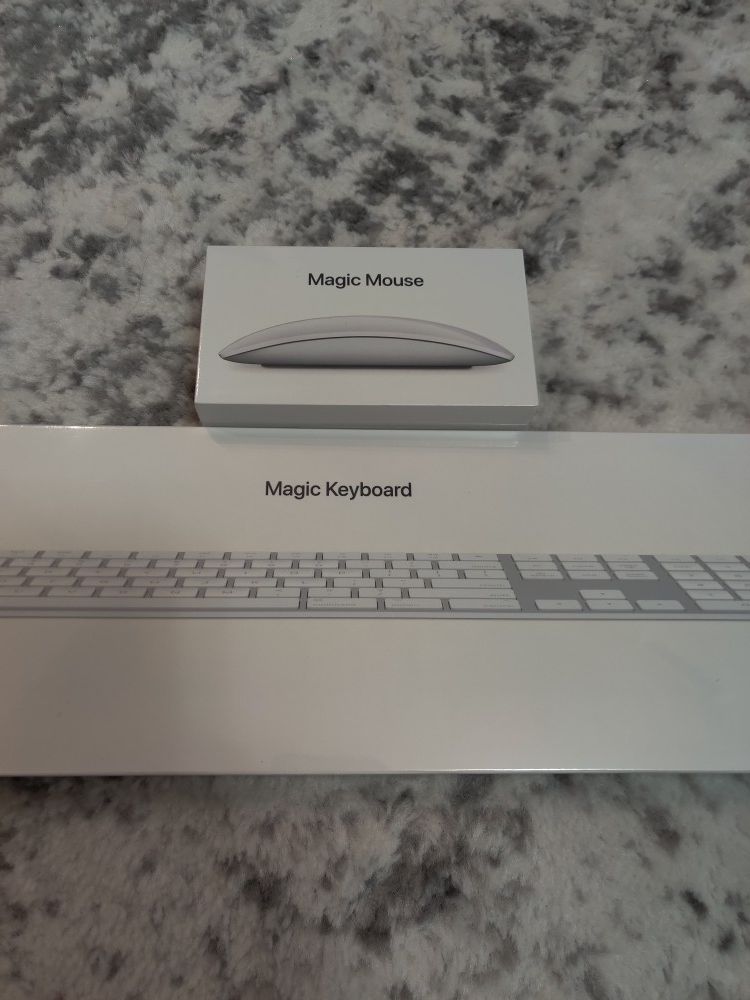 *Brand New* Apple Magic Mouse 2 and Magic Keyboard with Numeric Keypad Wireless/Rechargeable Combo