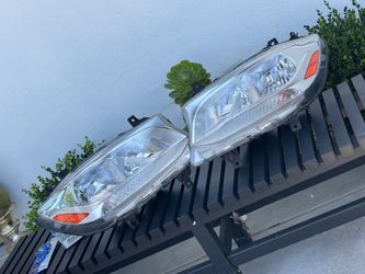 OEM Mercedes-Benz Sprinter Headlights (Pair) – 2019-2025 (OBO)