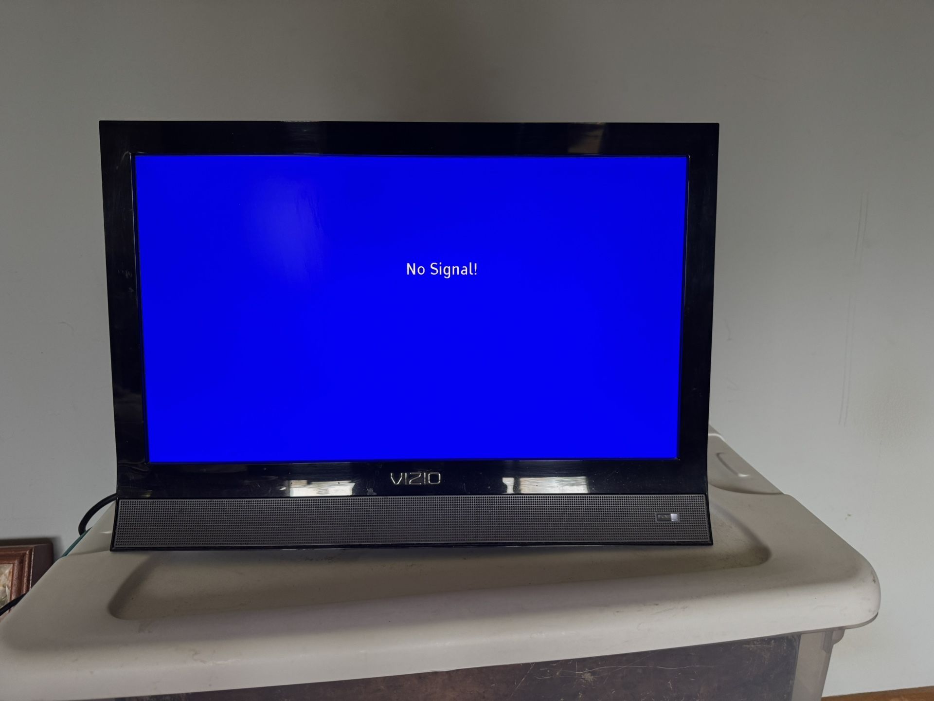 18” Vizio TV No Remote Not Smart