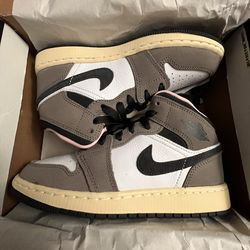 Nike Air Jordan 1 Mid SE White Cave Stone (GS)