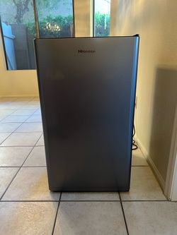 Hisense 4.4 cu. ft. Single Door Compact Refrigerator - Excellent condition!