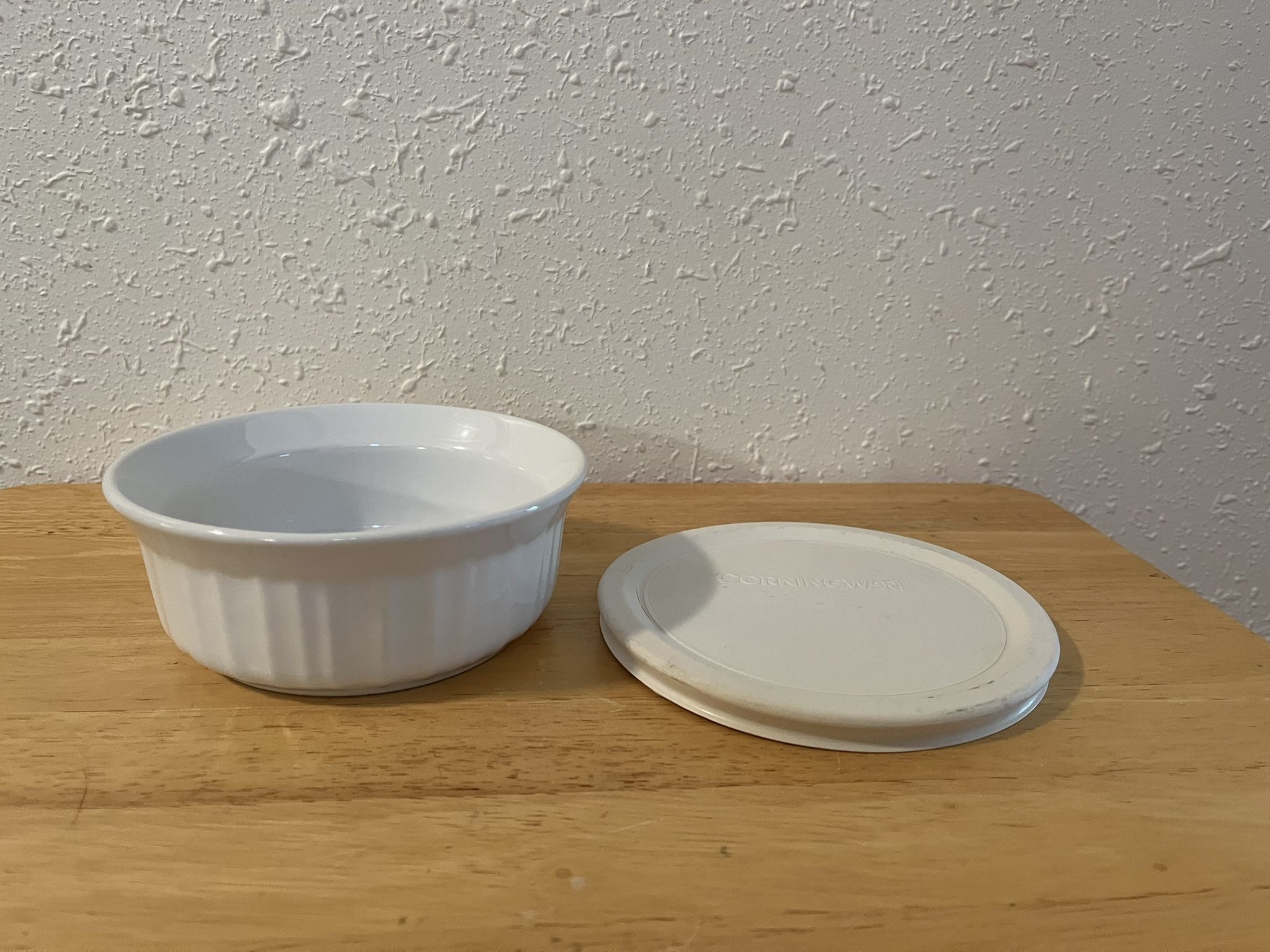 Corning Ware French White Stoneware 16oz 473mL Round Dish with Plastic Lid