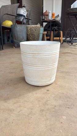 Plastic pot