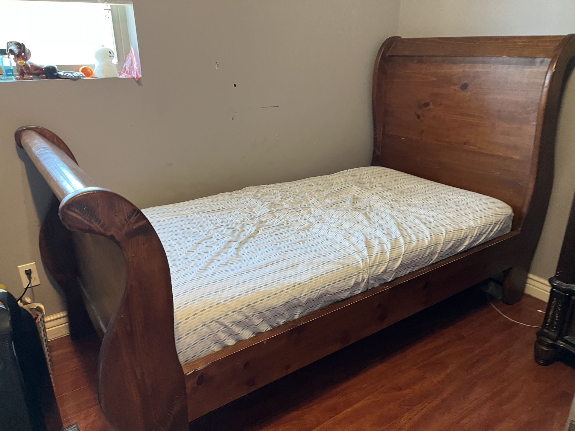 Solid Wood Twin Bed