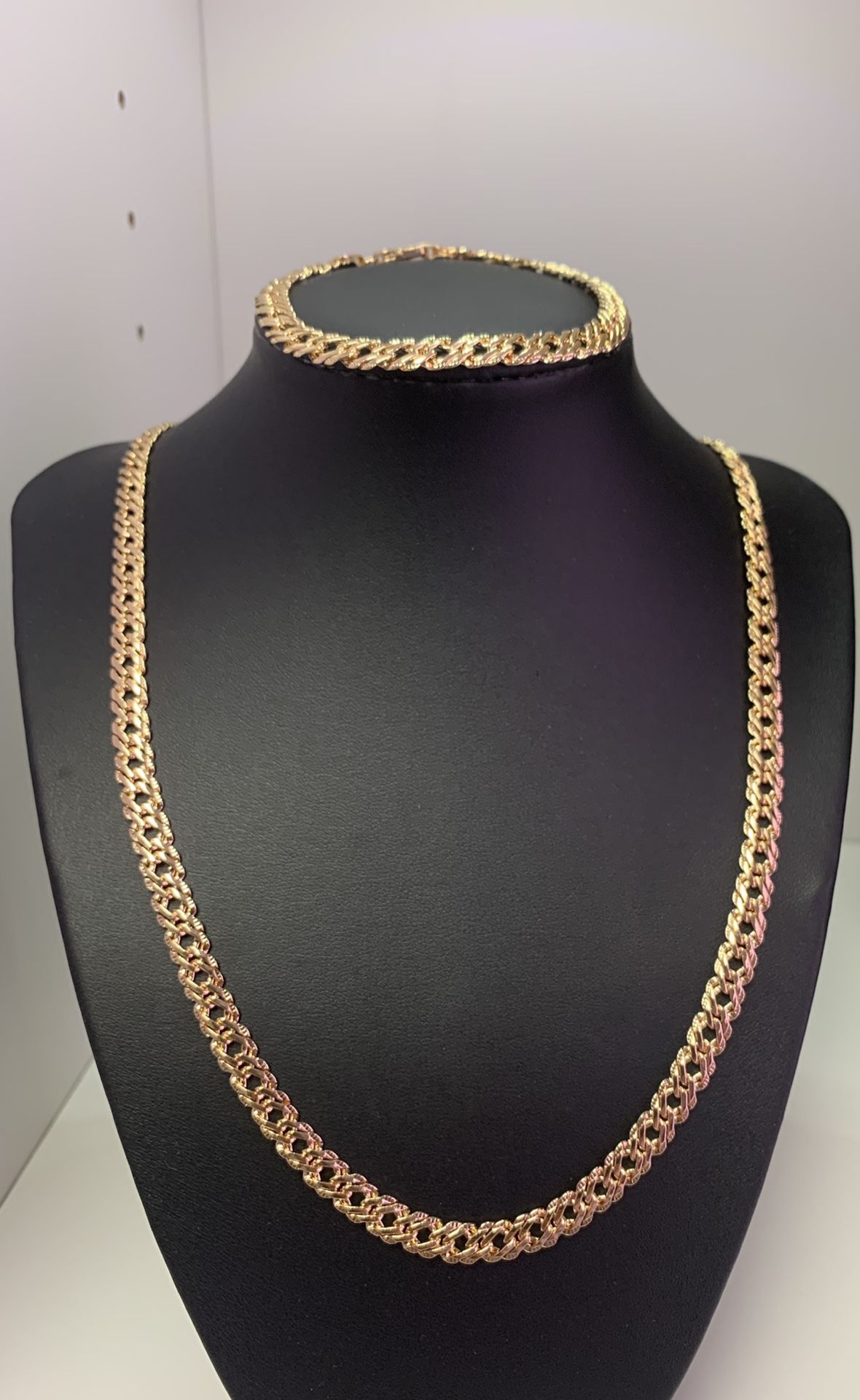 Beautiful 18 K gold plated men's set (chain and bracelet)