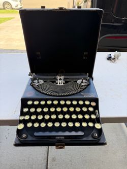 Vintage typewriter lot of 12