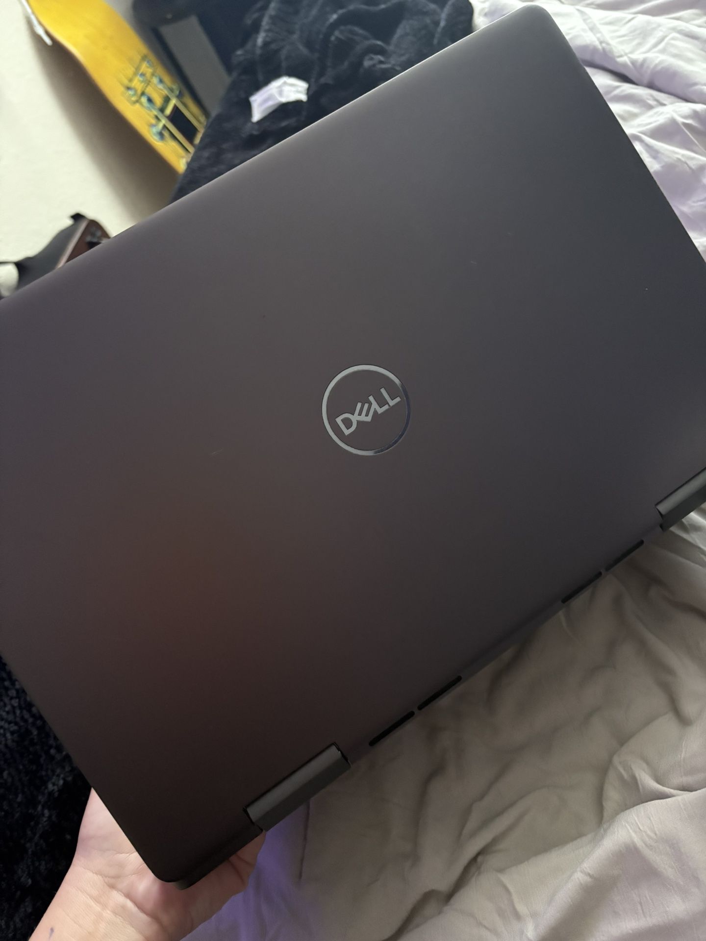 Dell Inspiron 7586 (2-in-1 Laptop) 