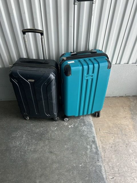 2 Travel Suit Cases