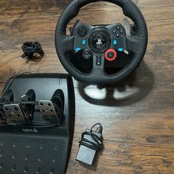 Logitech G29 Driving Force Racing Wheel (compatible with PlayStation 5, 4, 3, and PC)