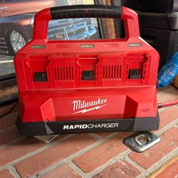 Milwaukee rapid Charger 