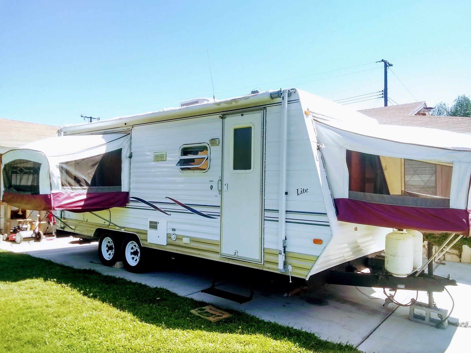 2003 Dutchman by Thor hybrid toy hauler one owner 22 ft excellent condition everything works fully loaded AC and awning self contained must see