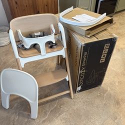 Momcozy Diner Pal High Chair - Like New