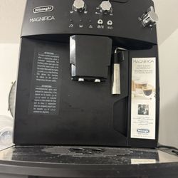 De’Longhi Magnifica Fully Automatic Espresso and Cappuccino Machine Black
