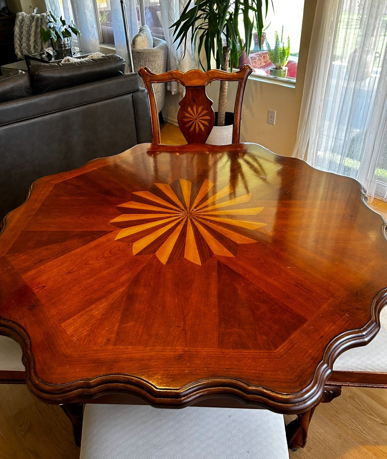 Gorgeous  Wood Table + 4 Chairs 