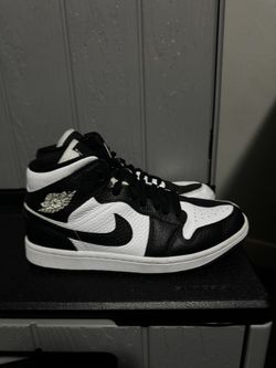 Air Jordan 1 Mid – Black / / White WOMENS Size 8.5