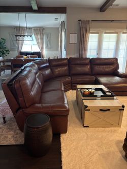 FREE COUCH IF YOU’RE WILLING TO PICK UP BY SUNDAY 10/18