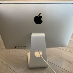 2009 Apple iMac A1311 21.5" intel core duo 3.06GHz 4GB RAM with MAC KEYBOARD + Magic Keyboard cover  