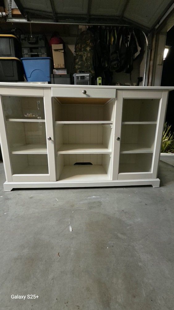 TV Stand / Entertainment Center