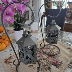 2 candle holders 